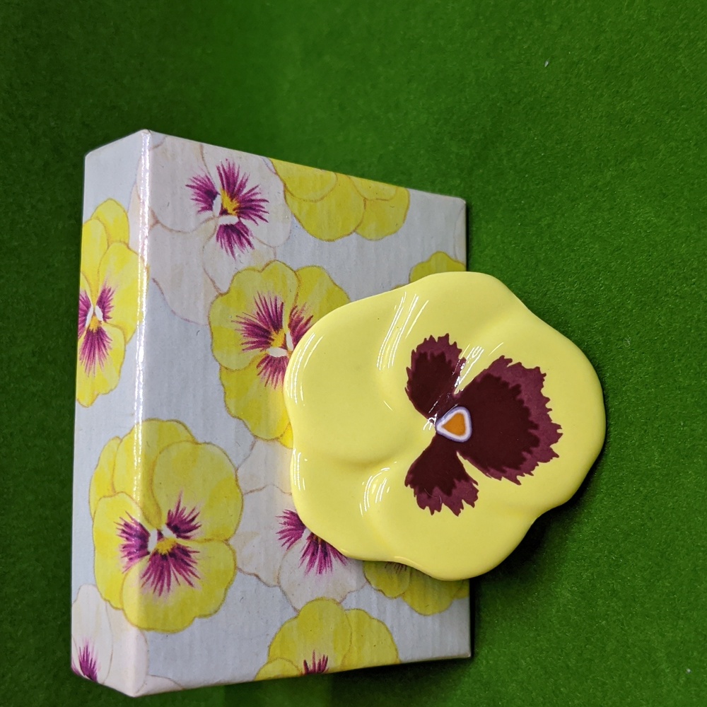 Avon Vintage Pansy Brooch Ceramic 1981